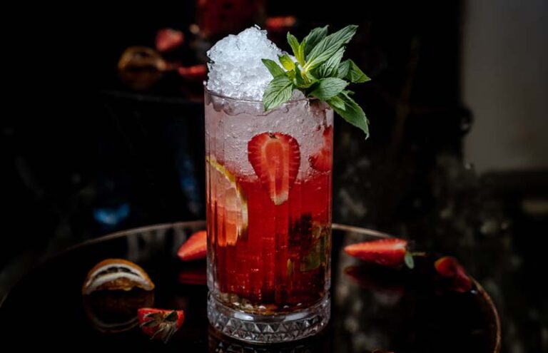 Read more about the article Refreshing Strawberry Mint Mojito Recipe